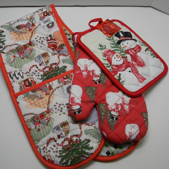 Lot of Christmas Kitchen Decor Towels Salt Pepper Gravy Boat All New Unused - Picture 4 of 8